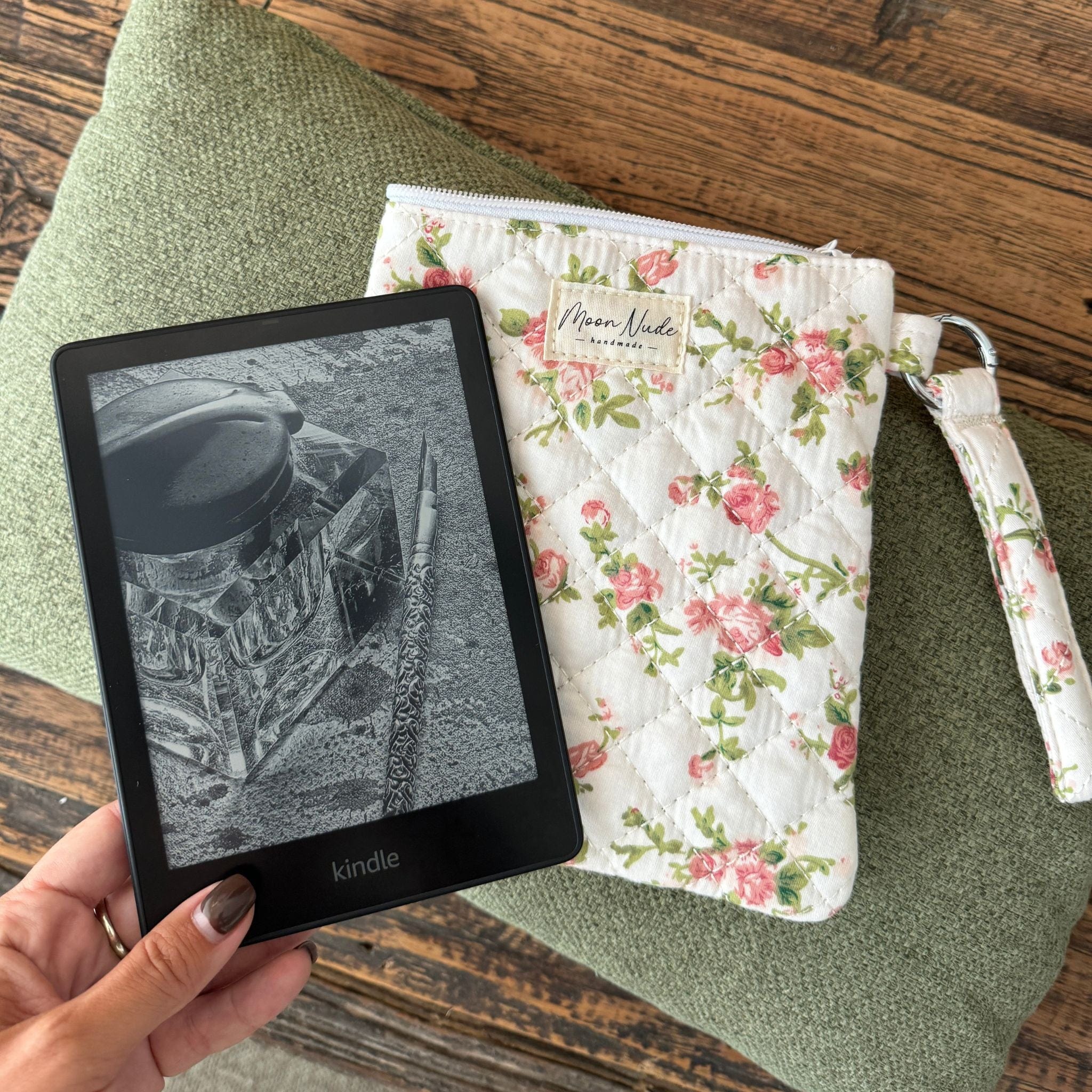 Roze eReader Pouch - Image 2